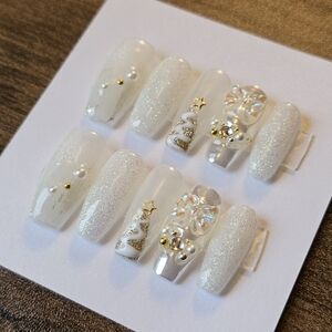 *Handmade* winter magic snowflake pearl chrome iridescent press on nails